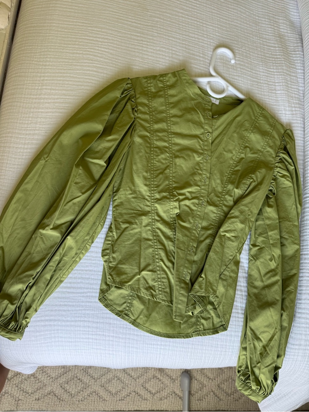 NWOT Karlie green puff sleeve top